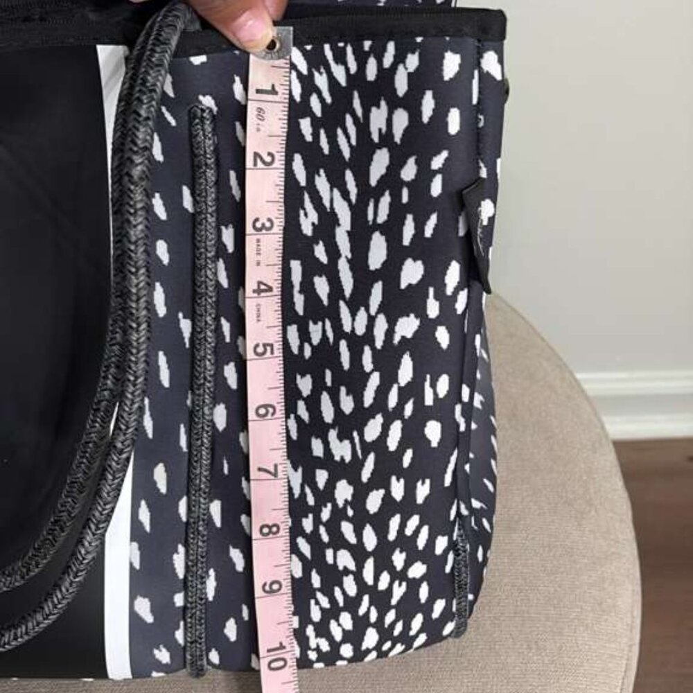 Brand New with Tags (NWT) Black & White Neoprene Tote and Matching Pouch Set! - Picture 10 of 10